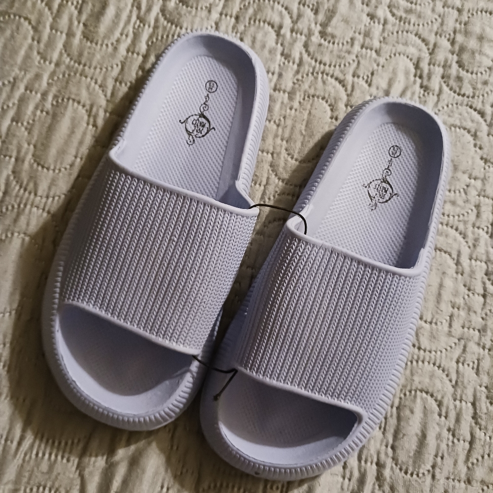 NWT! SOLE MATES SLIDES Sz Medium 7-8